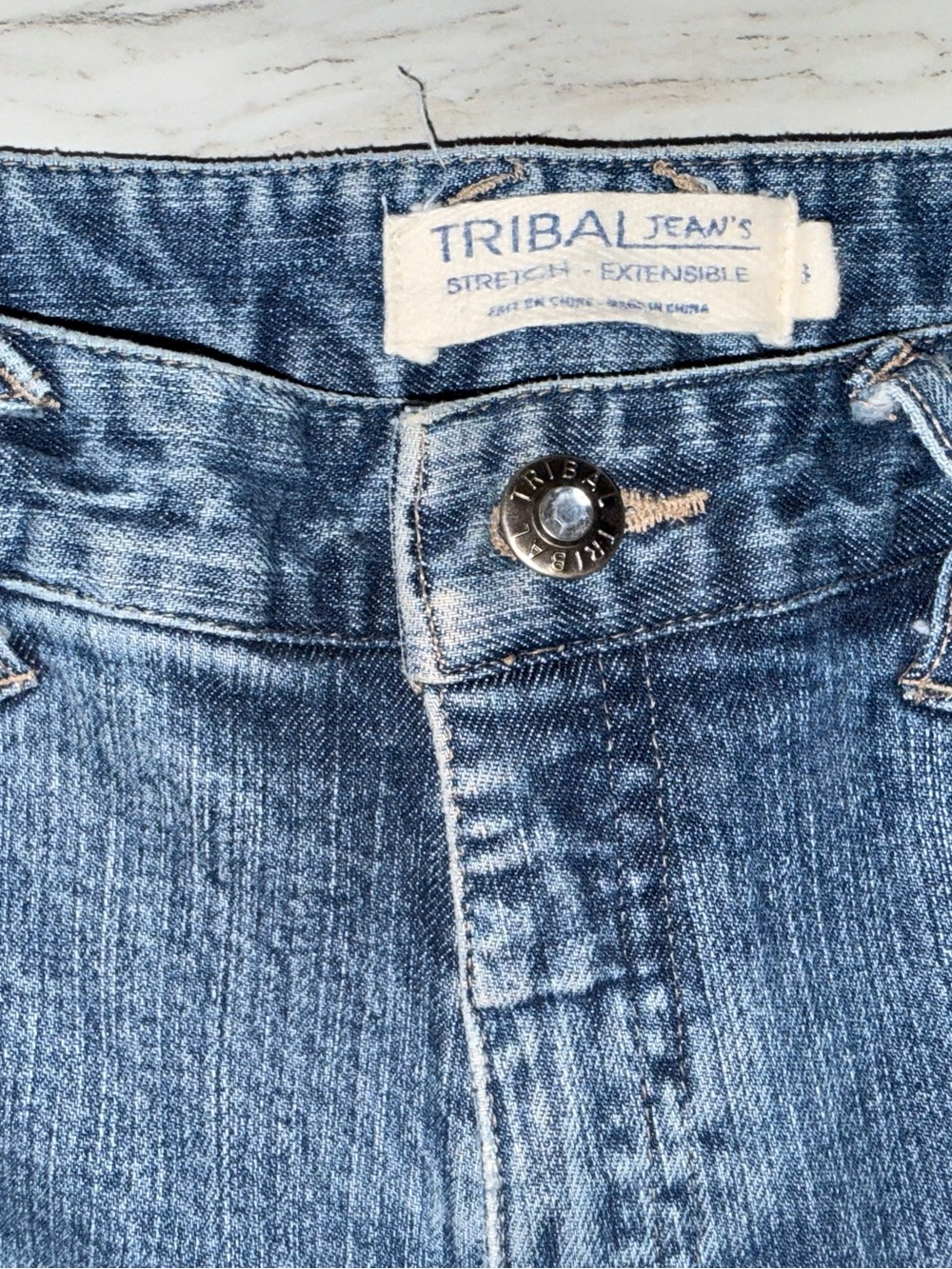 Tribal Embroidered Cuff Capri Jeans ✨ Stunning Detail & Perfect Stretch ✨ - Picture 4 of 8